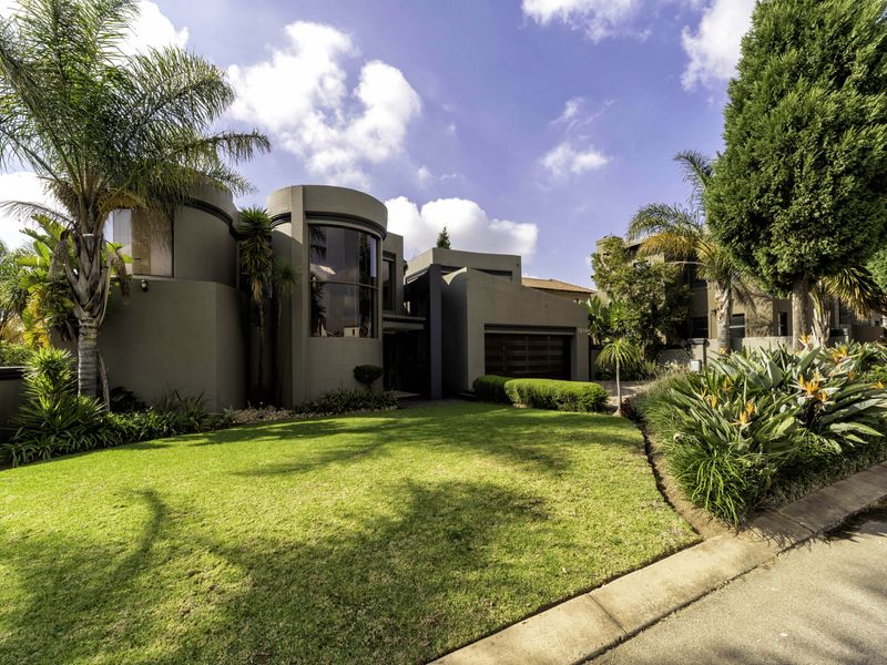 Luxurious Family Haven in Crescentwood Country Estate - Photo 1