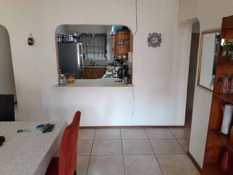 A Ground floor 2.5 bedroom apartment - Photo 2