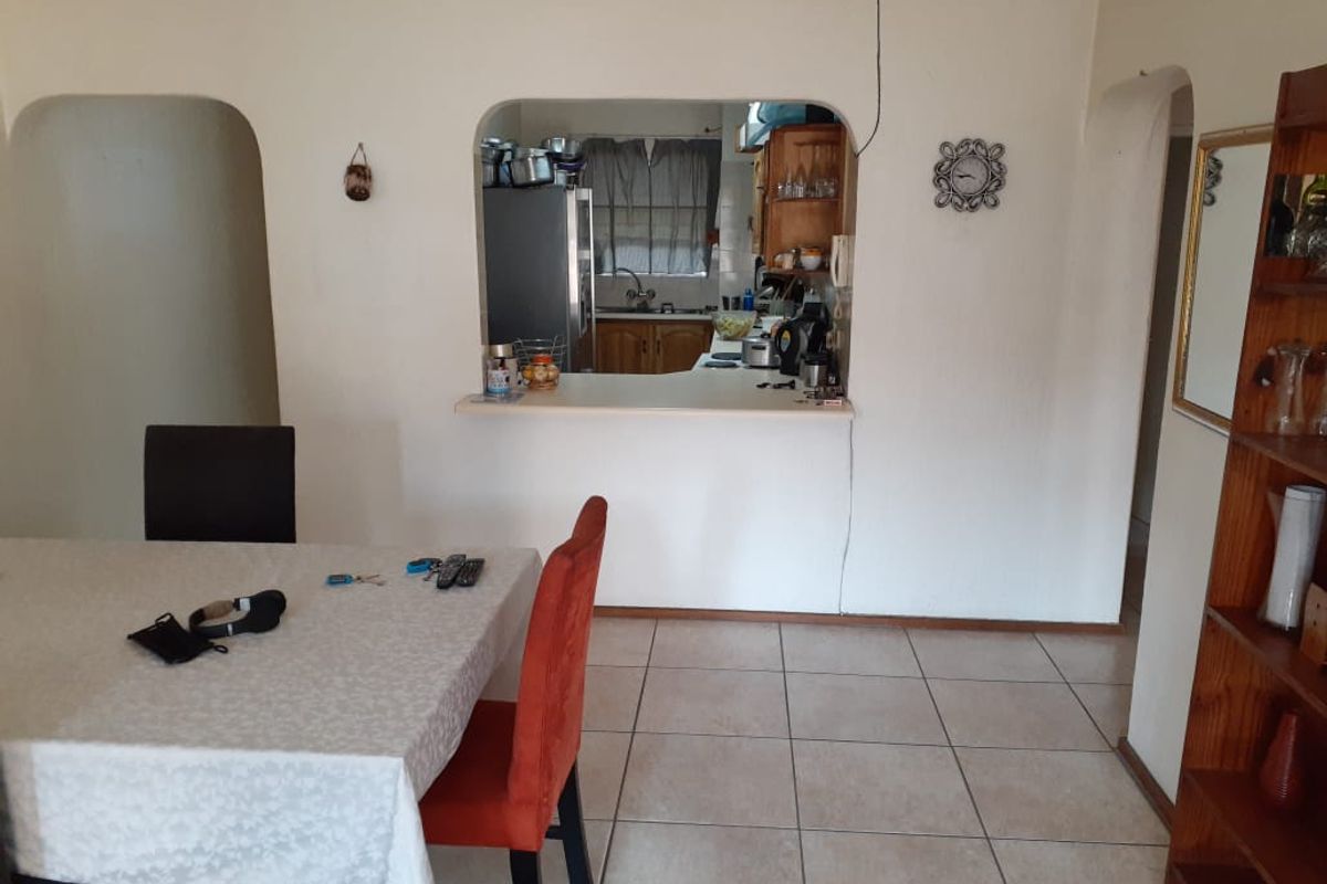 A Ground floor 2.5 bedroom apartment - Photo 4