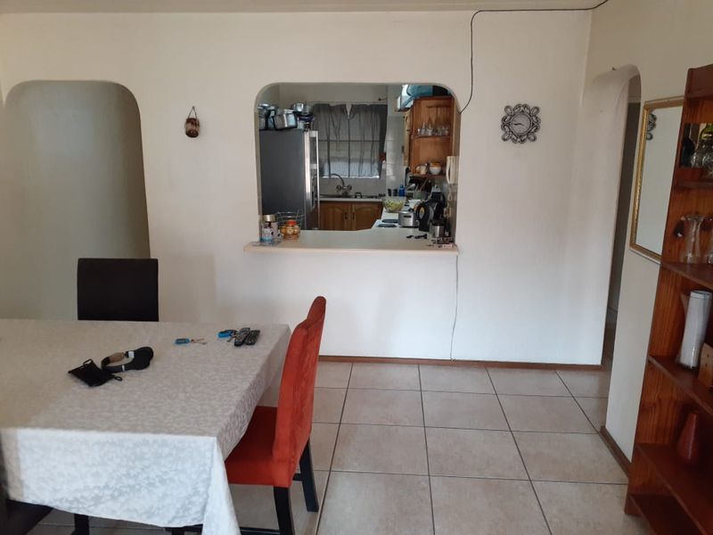 A Ground floor 2.5 bedroom apartment - Photo 4