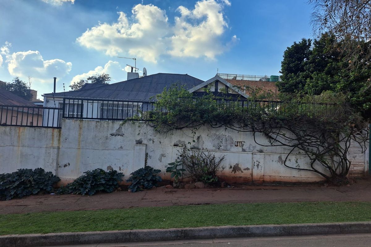 Freestanding For Sale In Johannesburg - Photo 3