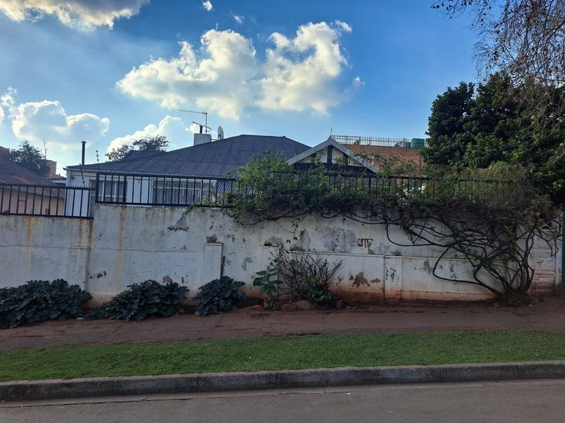 Freestanding For Sale In Johannesburg - Photo 3