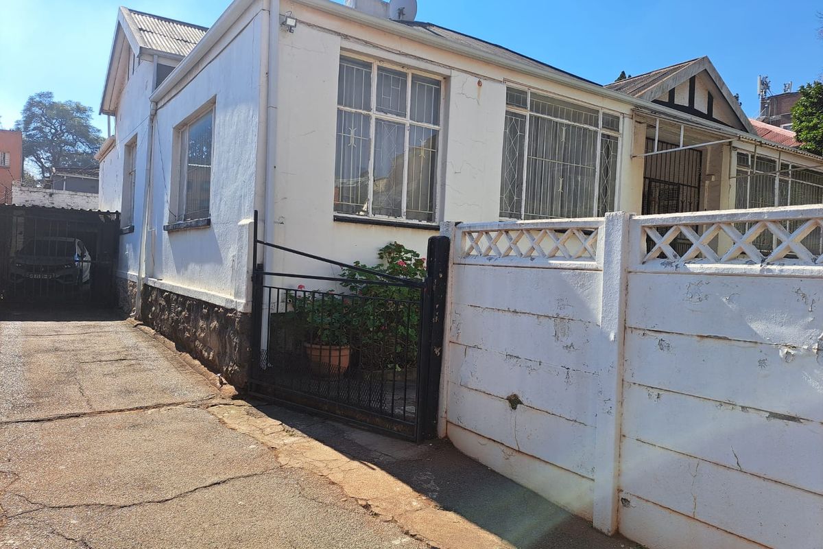 Freestanding For Sale In Johannesburg - Photo 2