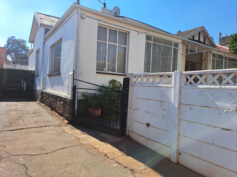 Freestanding For Sale In Johannesburg - Photo 2