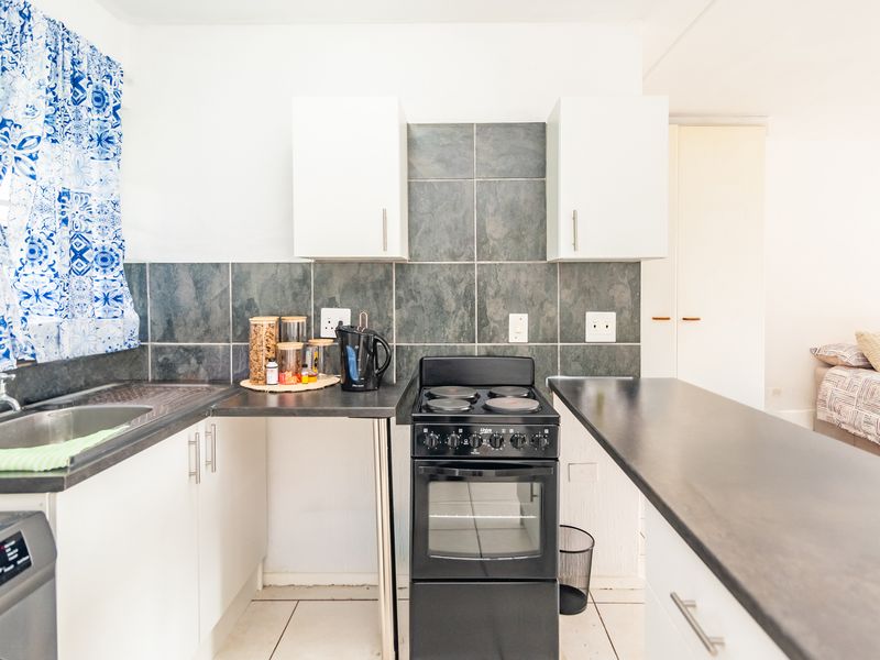 Affordable Studio Apartment – Ideal Investment or First-Time Buy! - Photo 2