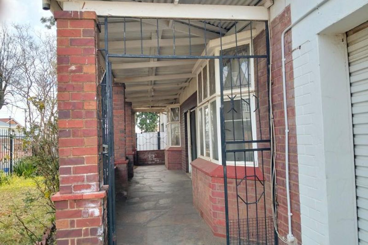 FOUR BEDROOMS HOUSE FOR SALE IN TOWNSVIEW - Photo 4