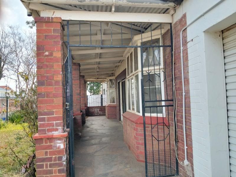 FOUR BEDROOMS HOUSE FOR SALE IN TOWNSVIEW - Photo 4