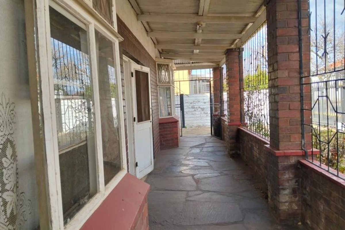 FOUR BEDROOMS HOUSE FOR SALE IN TOWNSVIEW - Photo 3
