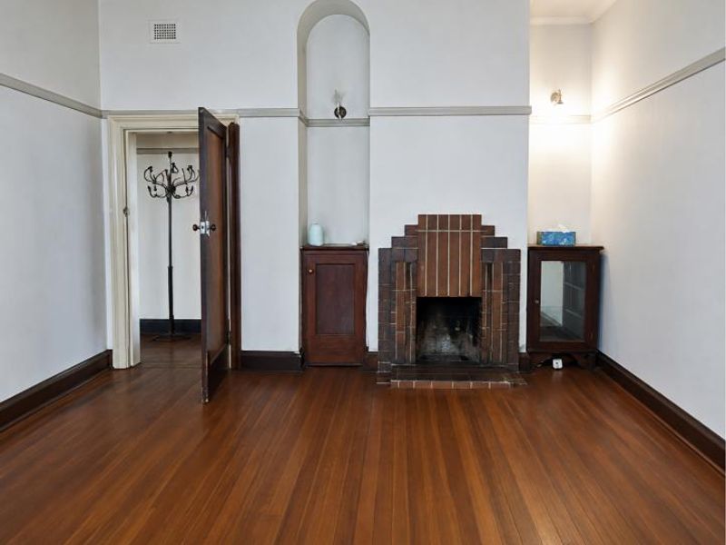 FOUR BEDROOMS HOUSE FOR SALE IN TOWNSVIEW - Photo 9