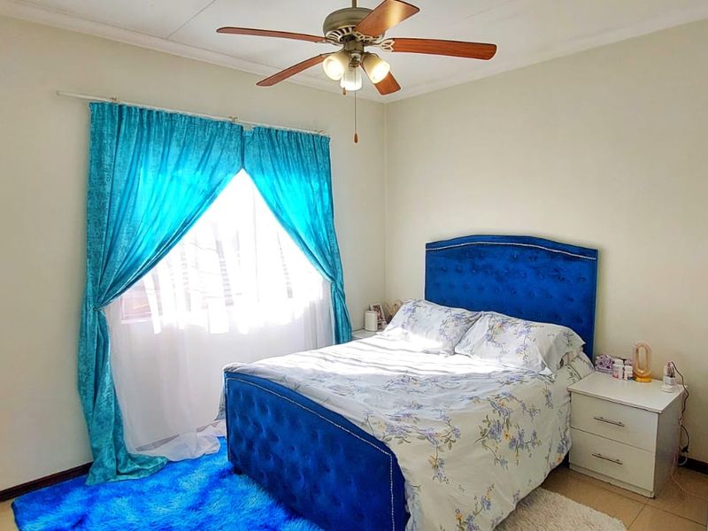 Stylish 2-Bedroom Duplex Cluster with Private Garden in the secure Carlswald Creek Complex - Photo 8