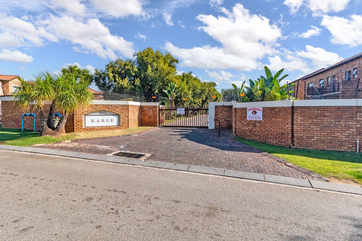 INVESTMENT OPPORTUNITY OR STARTER HOME - 72m2 NEAT 2 BEDROOM APARTMENT - Photo 2