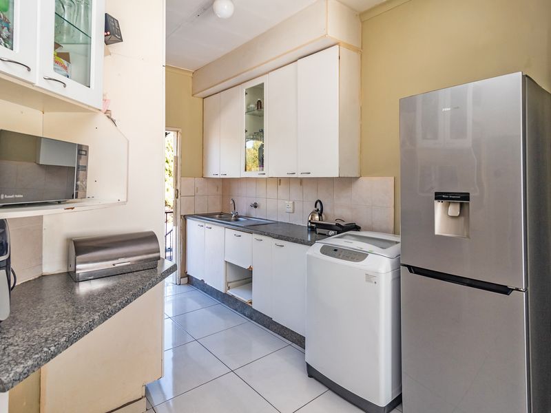 INVESTMENT OPPORTUNITY OR STARTER HOME - 72m2 NEAT 2 BEDROOM APARTMENT - Photo 10