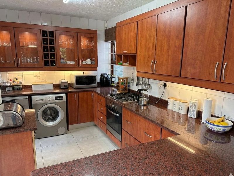 Secure Townhouse for Family Living in the Heart of Dowerglen - Photo 6