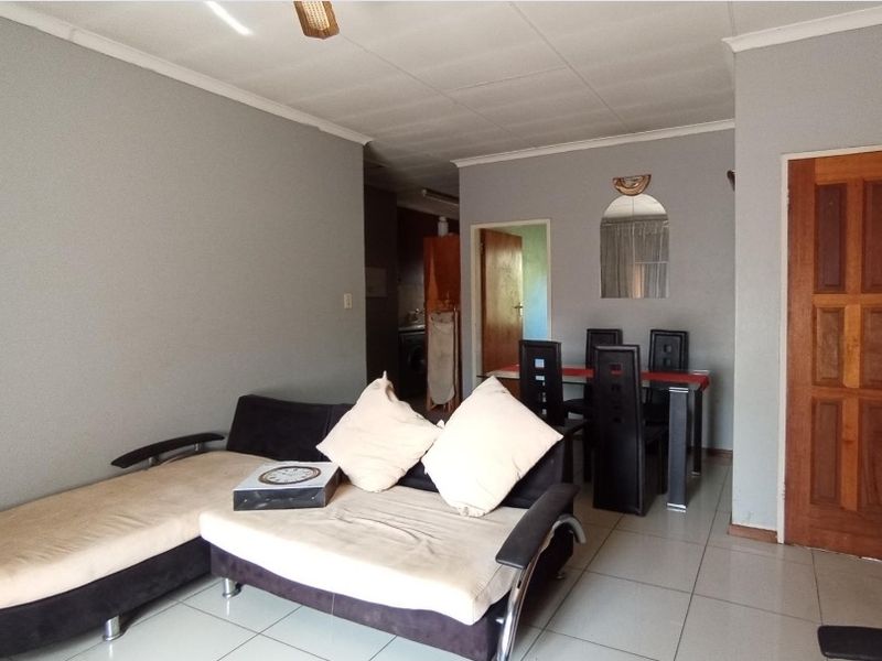 2 Bedroom Apartment - Photo 3