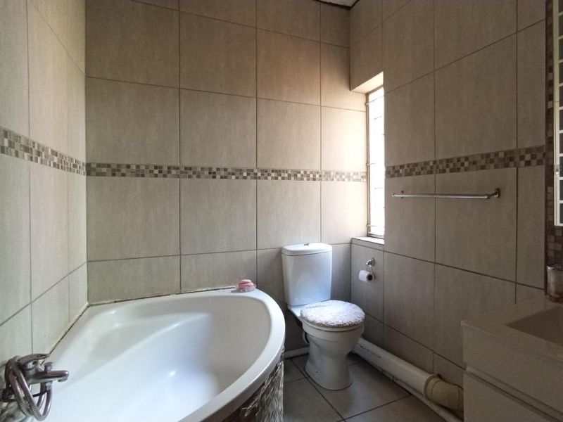 2 Bedroom Apartment - Photo 9