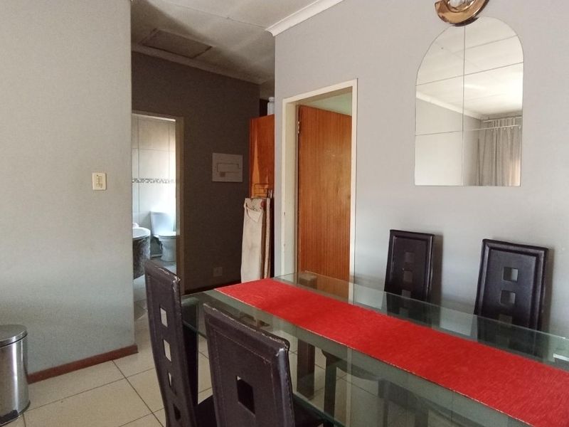 2 Bedroom Apartment - Photo 2