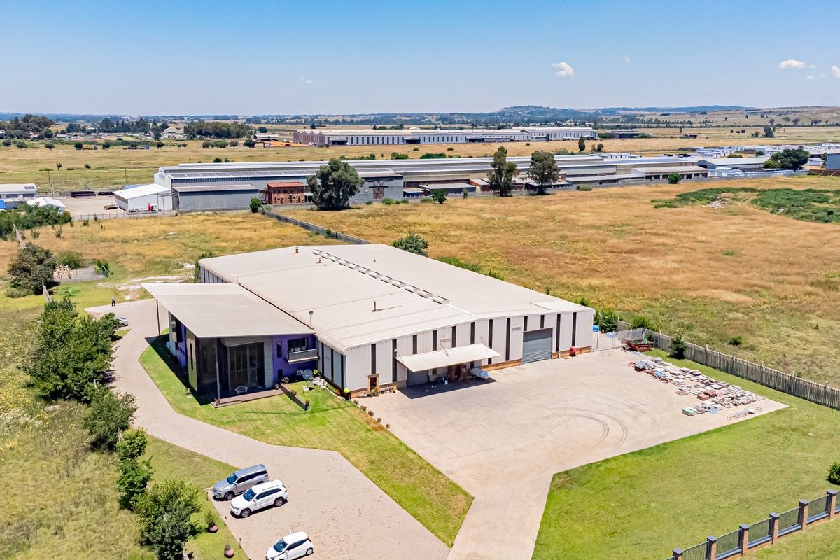 Rare opportunity Modern, high-spec industrial property with direct SASOL gas supply. - Photo 2