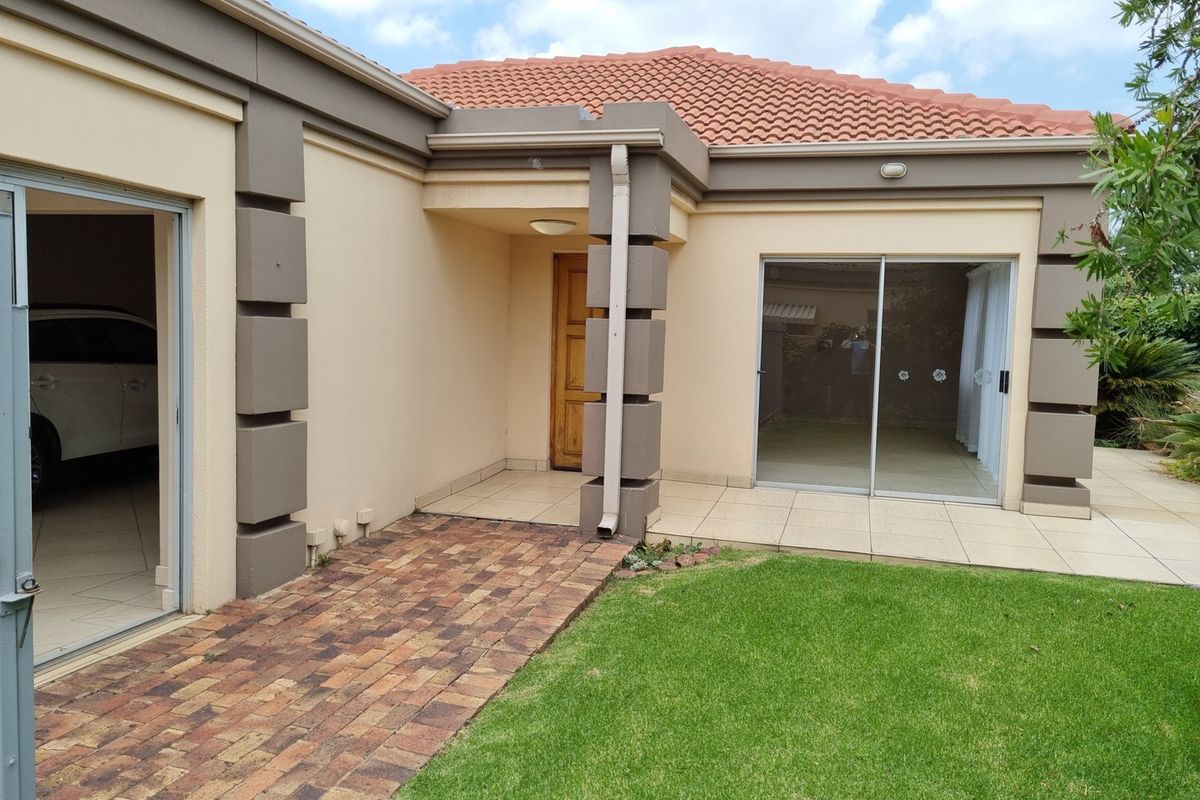 Elegant 2-Bedroom Home in a Prestigious Retirement Village - Photo 2