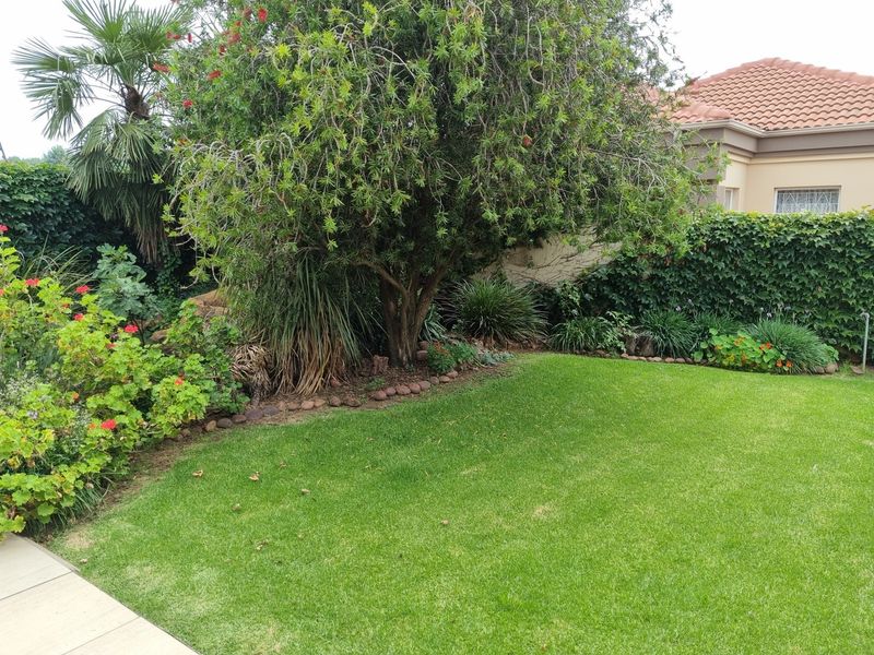 Elegant 2-Bedroom Home in a Prestigious Retirement Village - Photo 4