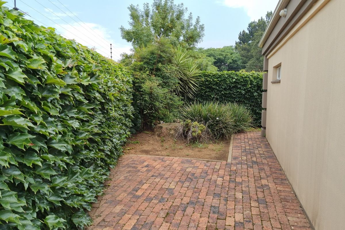 Elegant 2-Bedroom Home in a Prestigious Retirement Village - Photo 5