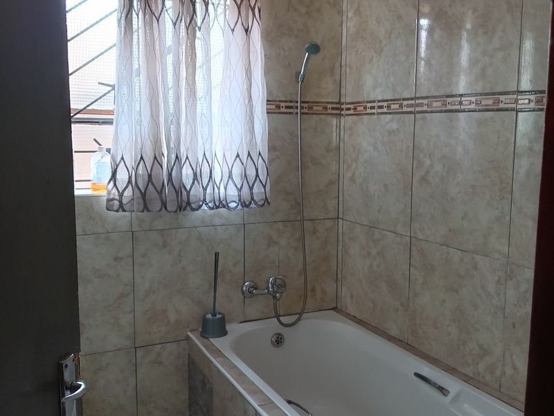 BEAUTIFUL FAMILY HOUSE FOR SALE.!!! - Photo 7