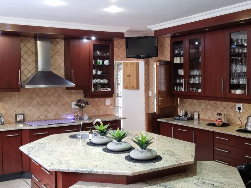 6 Bedroom House on 1,4 ha in Meyerton - Photo 4