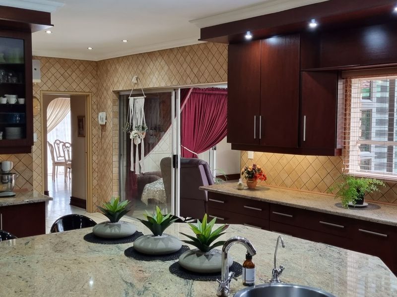 6 Bedroom House on 1,4 ha in Meyerton - Photo 5