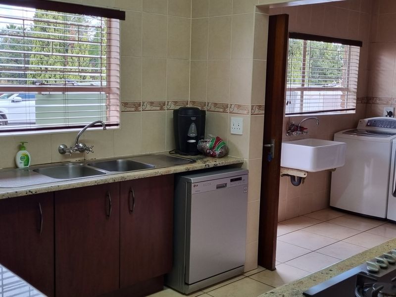 6 Bedroom House on 1,4 ha in Meyerton - Photo 7