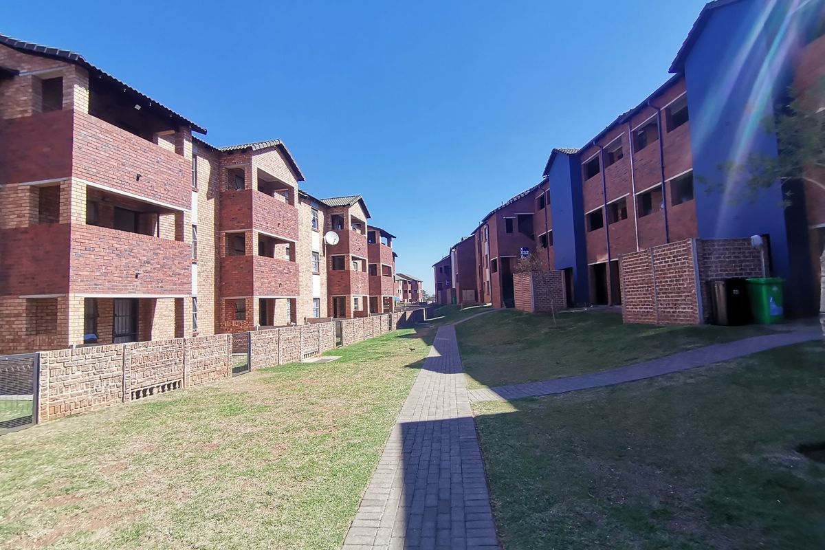 Welcome to elegance and modernity at Route 82 Security Village Estate in Alveda, Kibler Park! This - Photo 4