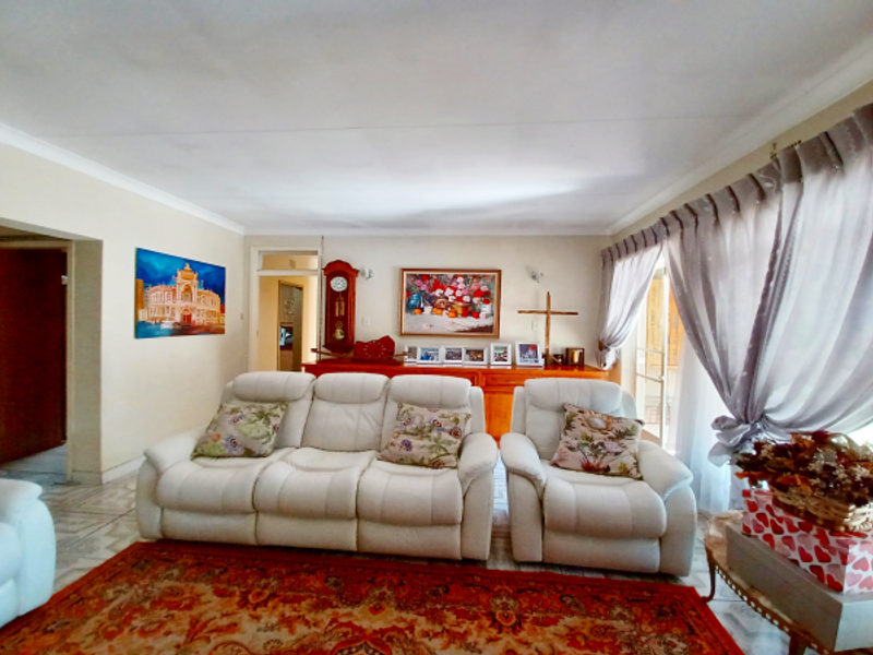 MOST IMPRESSIVE PROPERTY IN SW5, VANDERBIJLPARK - PRICE REDUCED - Photo 3