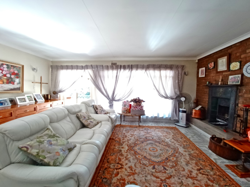 MOST IMPRESSIVE PROPERTY IN SW5, VANDERBIJLPARK - PRICE REDUCED - Photo 2