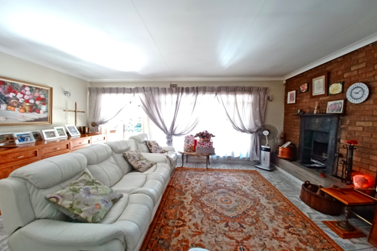 MOST IMPRESSIVE PROPERTY IN SW5, VANDERBIJLPARK - PRICE REDUCED - Photo 2