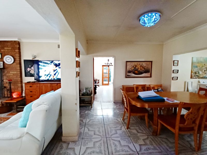 MOST IMPRESSIVE PROPERTY IN SW5, VANDERBIJLPARK - PRICE REDUCED - Photo 8