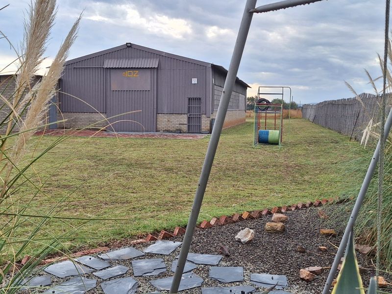 Small holding - with a huge store and 4 bedroom house - Photo 8