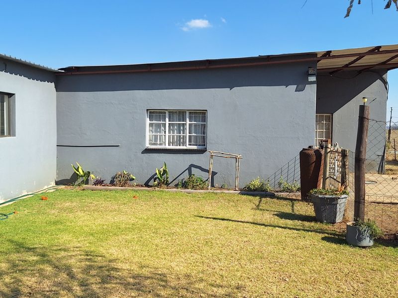 Small holding in the Vanderbijlpark area - for the big family - Photo 2