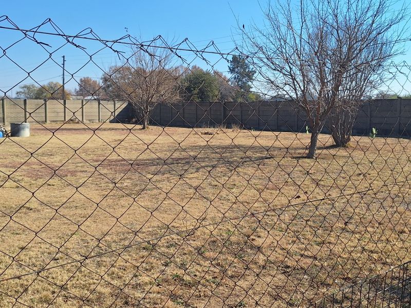 Small holding in the Vanderbijlpark area - for the big family - Photo 9