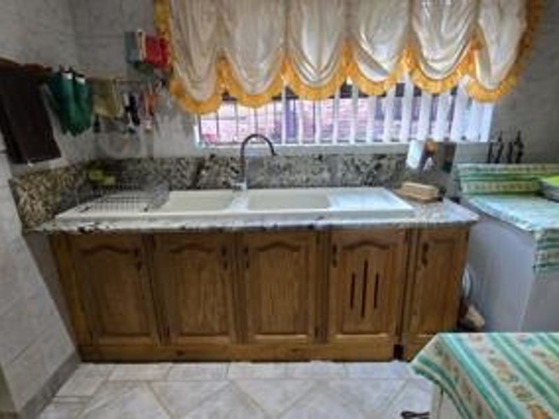 Elegant Three-Bedroom House for Sale in Kibler Park! - Photo 10