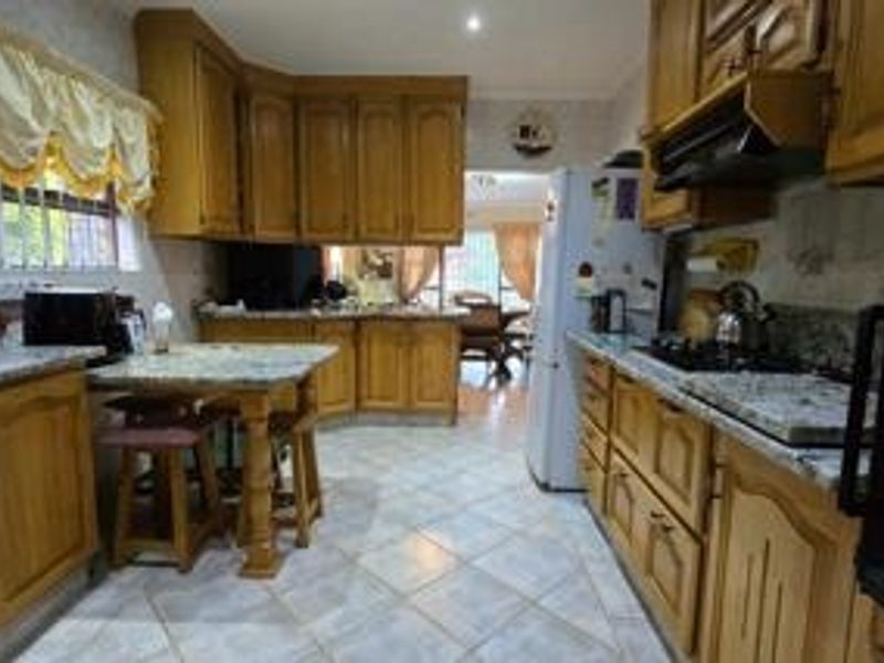 Elegant Three-Bedroom House for Sale in Kibler Park! - Photo 6