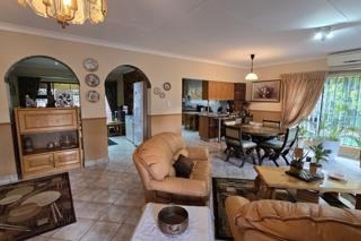 Elegant Three-Bedroom House for Sale in Kibler Park! - Photo 5