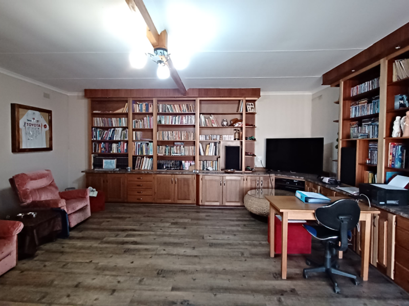 A GRAND PROPERTY, WITH FACILITIES FOR THE MOST DEMANDING FAMILY, SE2, VANDERBIJLPARK - Photo 6