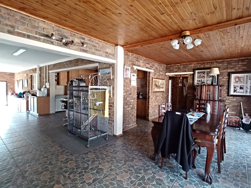 A GRAND PROPERTY, WITH FACILITIES FOR THE MOST DEMANDING FAMILY, SE2, VANDERBIJLPARK - Photo 7