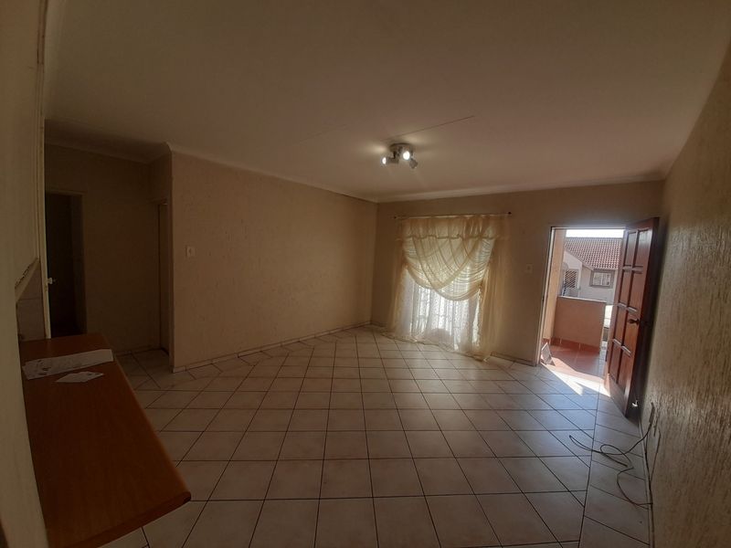 Townhouse For Sale In Johannesburg - Photo 8