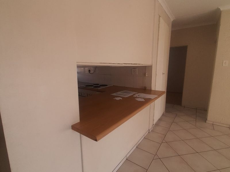 Townhouse For Sale In Johannesburg - Photo 7