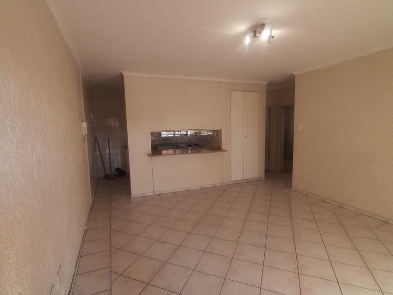 Townhouse For Sale In Johannesburg - Photo 6