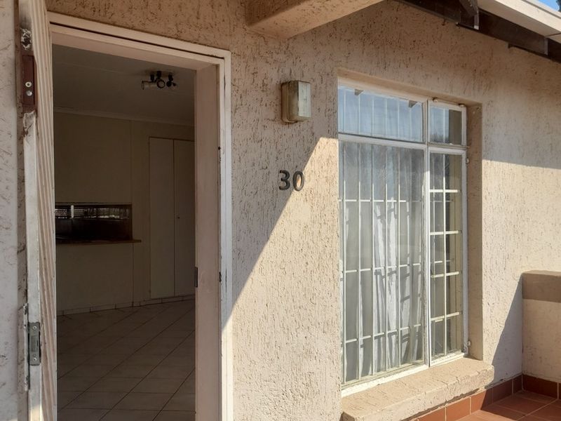 Townhouse For Sale In Johannesburg - Photo 4