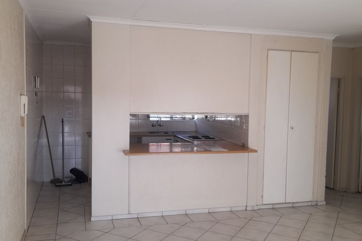 Townhouse For Sale In Johannesburg - Photo 5