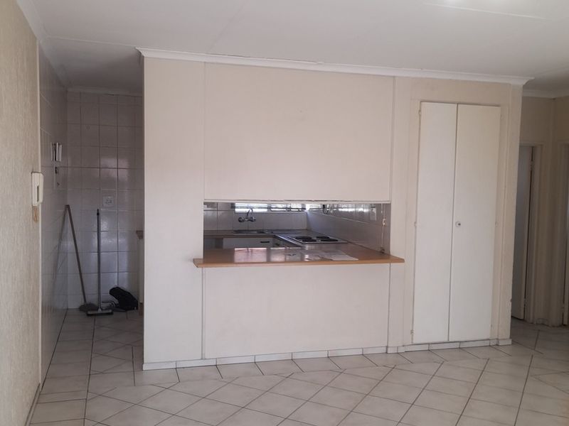 Townhouse For Sale In Johannesburg - Photo 5