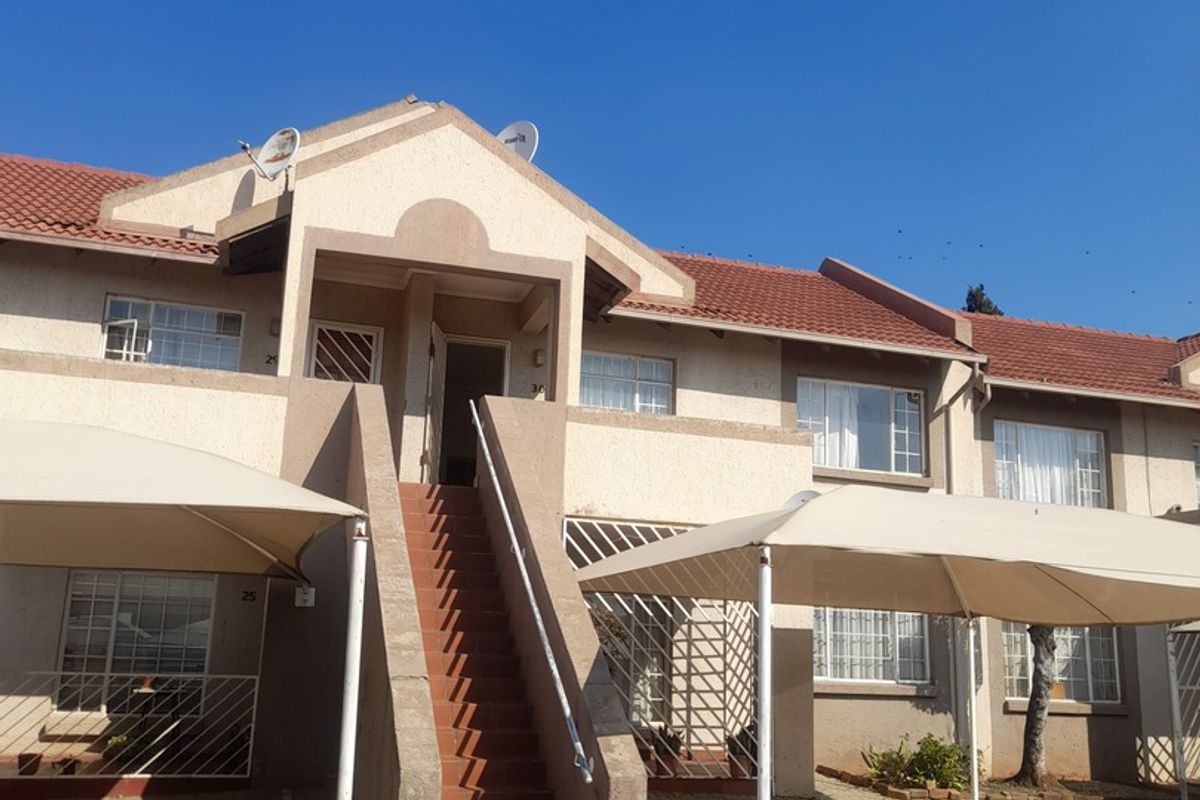 Townhouse For Sale In Johannesburg - Photo 2