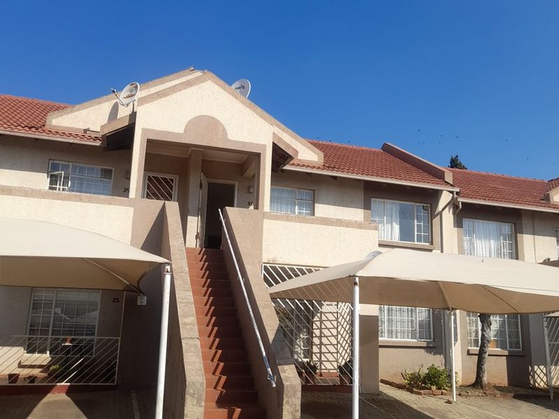 Townhouse For Sale In Johannesburg - Photo 2