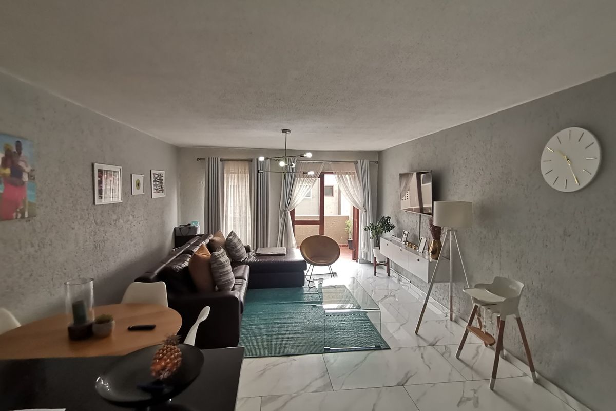 Modern Exquisite Two-Bedroom Townhouse Apartment in St Tropez Complex, Newmarket Park - Photo 4